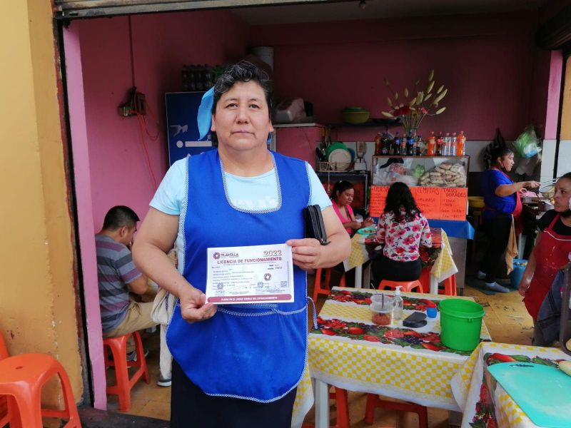 Entrega Ayuntamiento de Tlaxcala licencias de funcionamiento a comercios